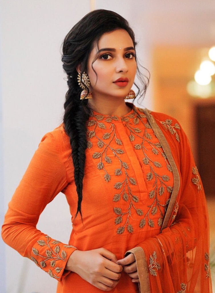 Subhashree Ganguly (Actress) Height, Baby, Age, Husband, Father, Son, Biography & More