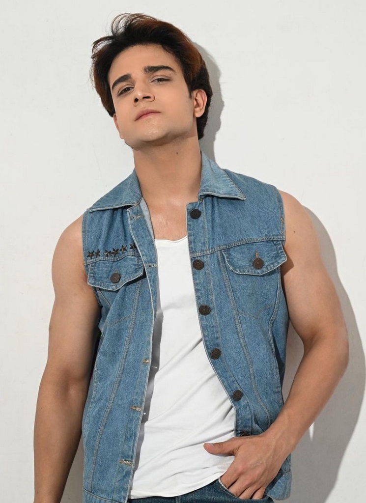 Krishna Kaul (Actor) Age, Wife, Girlfriend, Birthday Date, Children, Family Photos, Biography