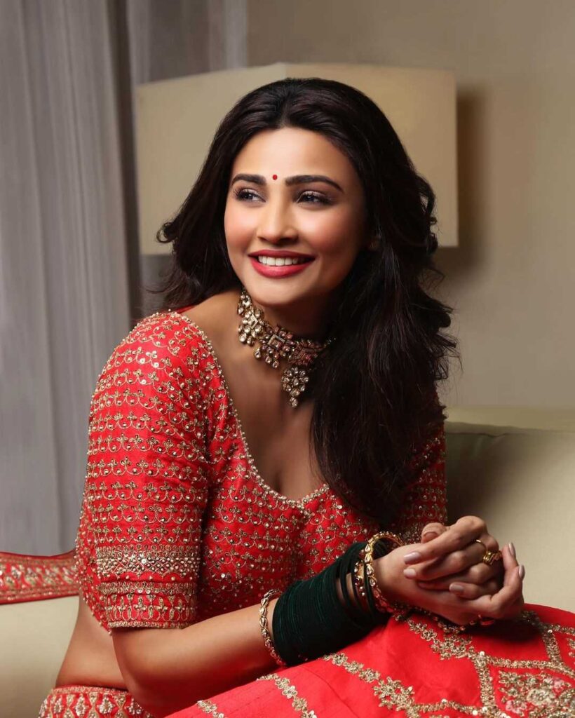 Daisy Shah Height, Weight, Age, Family, Photos, Birthday, Husband