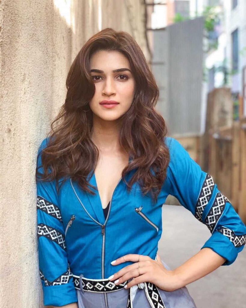 Kriti Sanon Height, Age, Husband, Boyfriend, Family, Net Worth, Photos ...