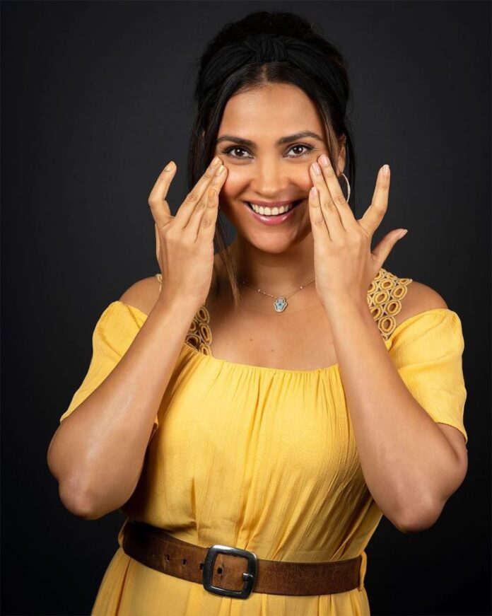 Lara Dutta Age, Height, Husband, Family, Photos, Birthday, Net Worth, Wiki, Biography % » biopick.in