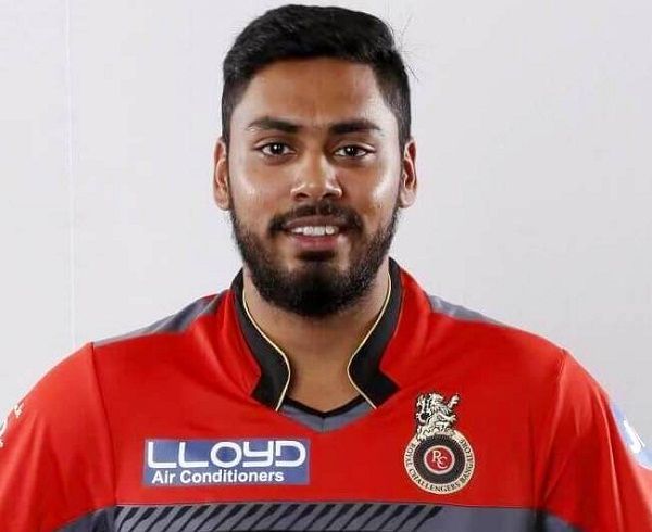 Avesh Khan (Cricketer) Wife, Family, Photos, Net Worth, Height, Age, Date of Birth, Girlfriend, Biography