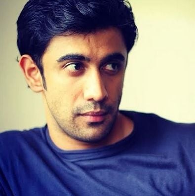 Amit Sadh Family, Photos, Net Worth, Height, Age, Date of Birth, Wife, Girlfriend, Biography