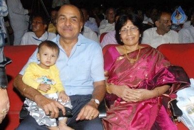 Jithan Ramesh parents and his brother Jiiva's son Sparsha