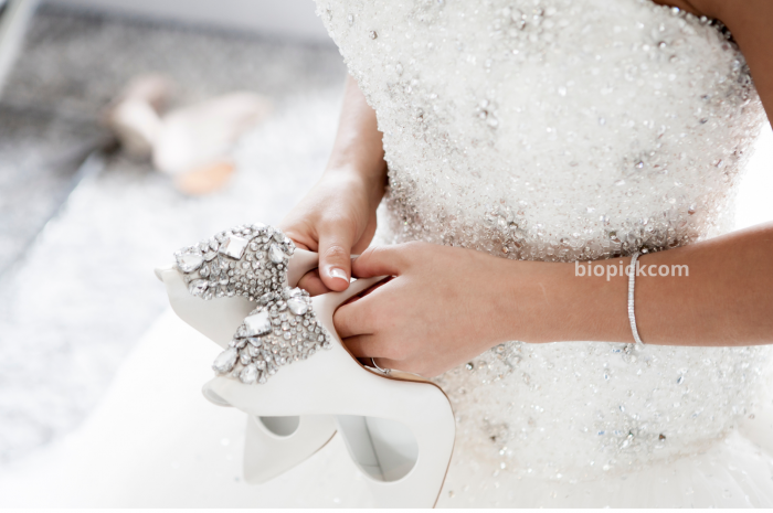 Sparkle as a part of the “Team Bride” with these tricks